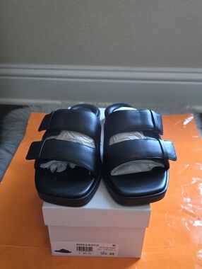 Nwt! Vince Rhonde slide sandal black leather